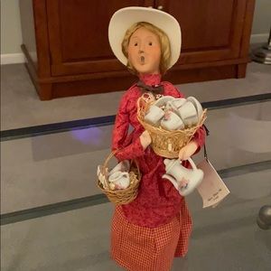Byers Choice Caroler China Vendor